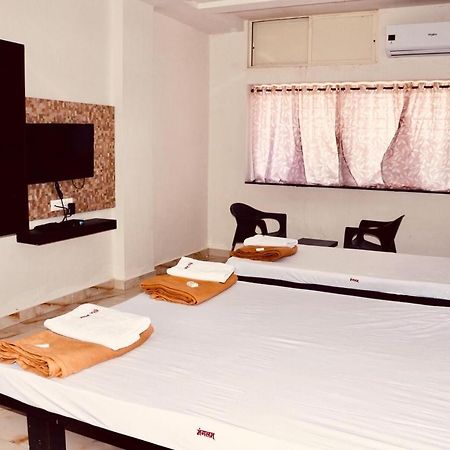 Hotel Mangalam Kurandvad 外观 照片