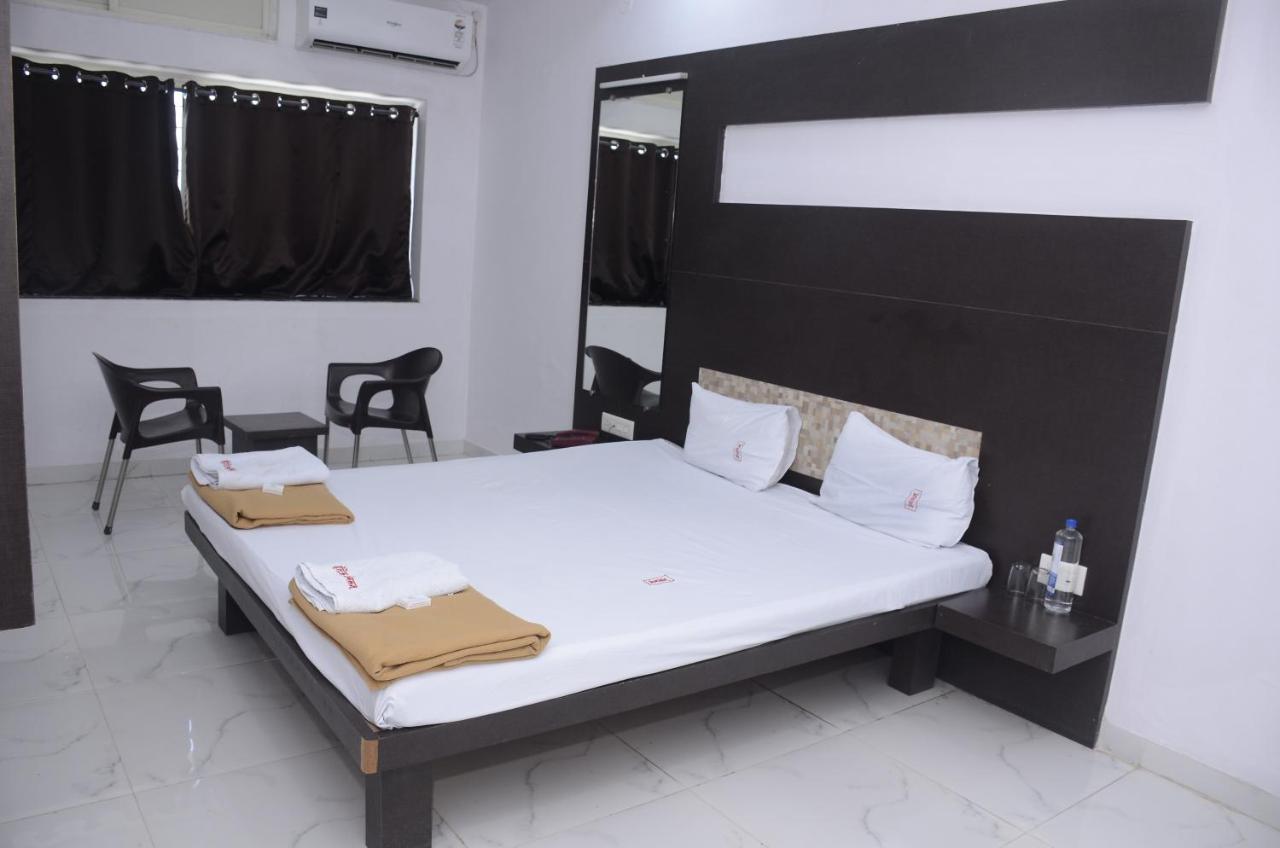 Hotel Mangalam Kurandvad 外观 照片