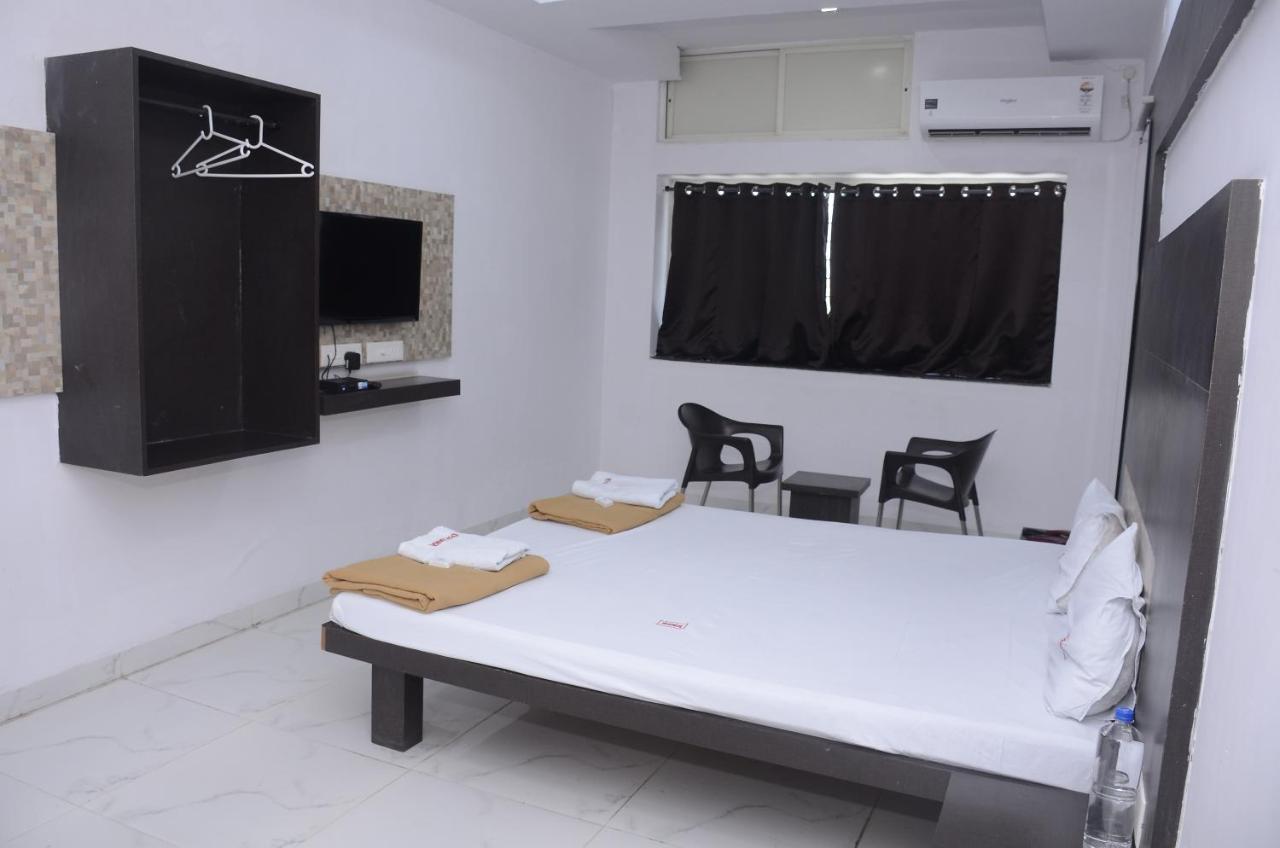 Hotel Mangalam Kurandvad 外观 照片