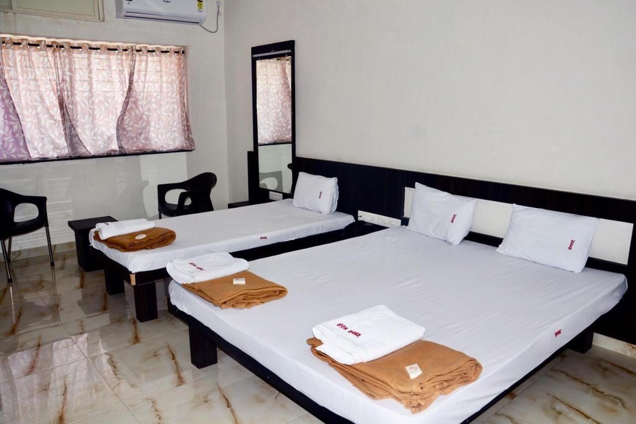 Hotel Mangalam Kurandvad 外观 照片