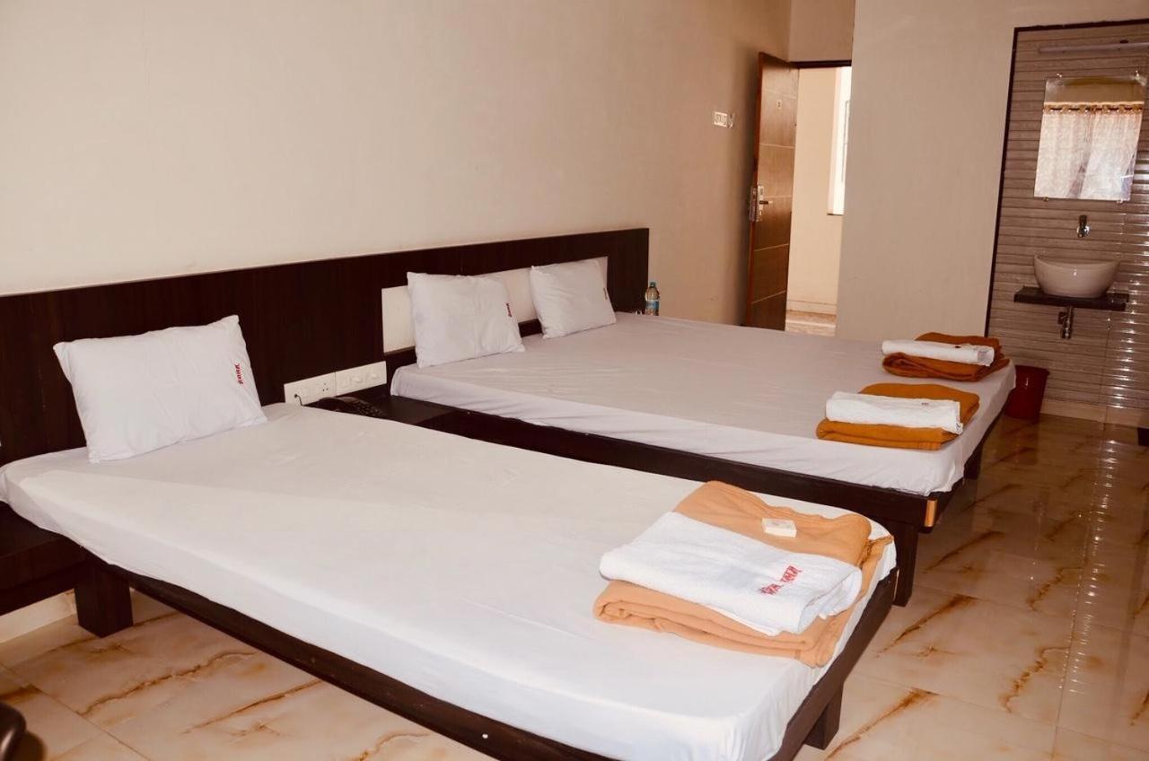Hotel Mangalam Kurandvad 外观 照片