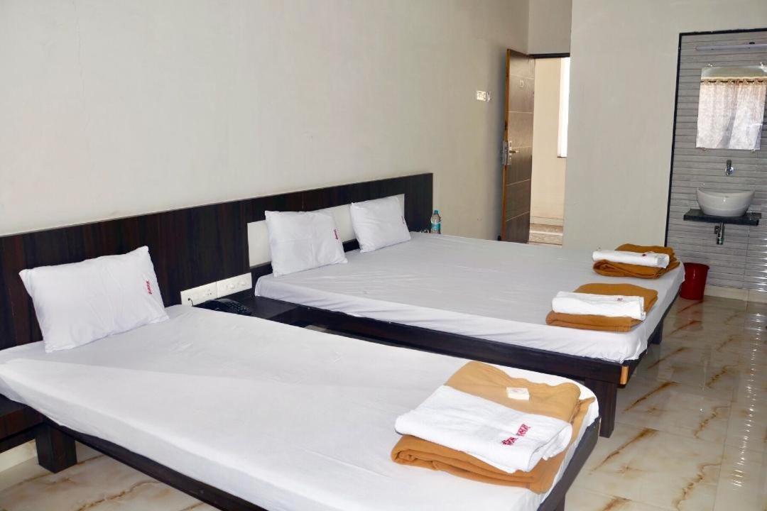 Hotel Mangalam Kurandvad 外观 照片