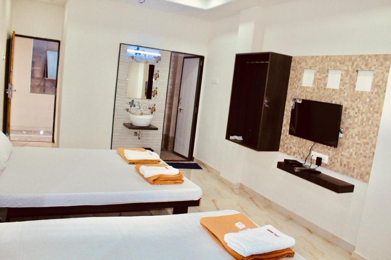 Hotel Mangalam Kurandvad 外观 照片