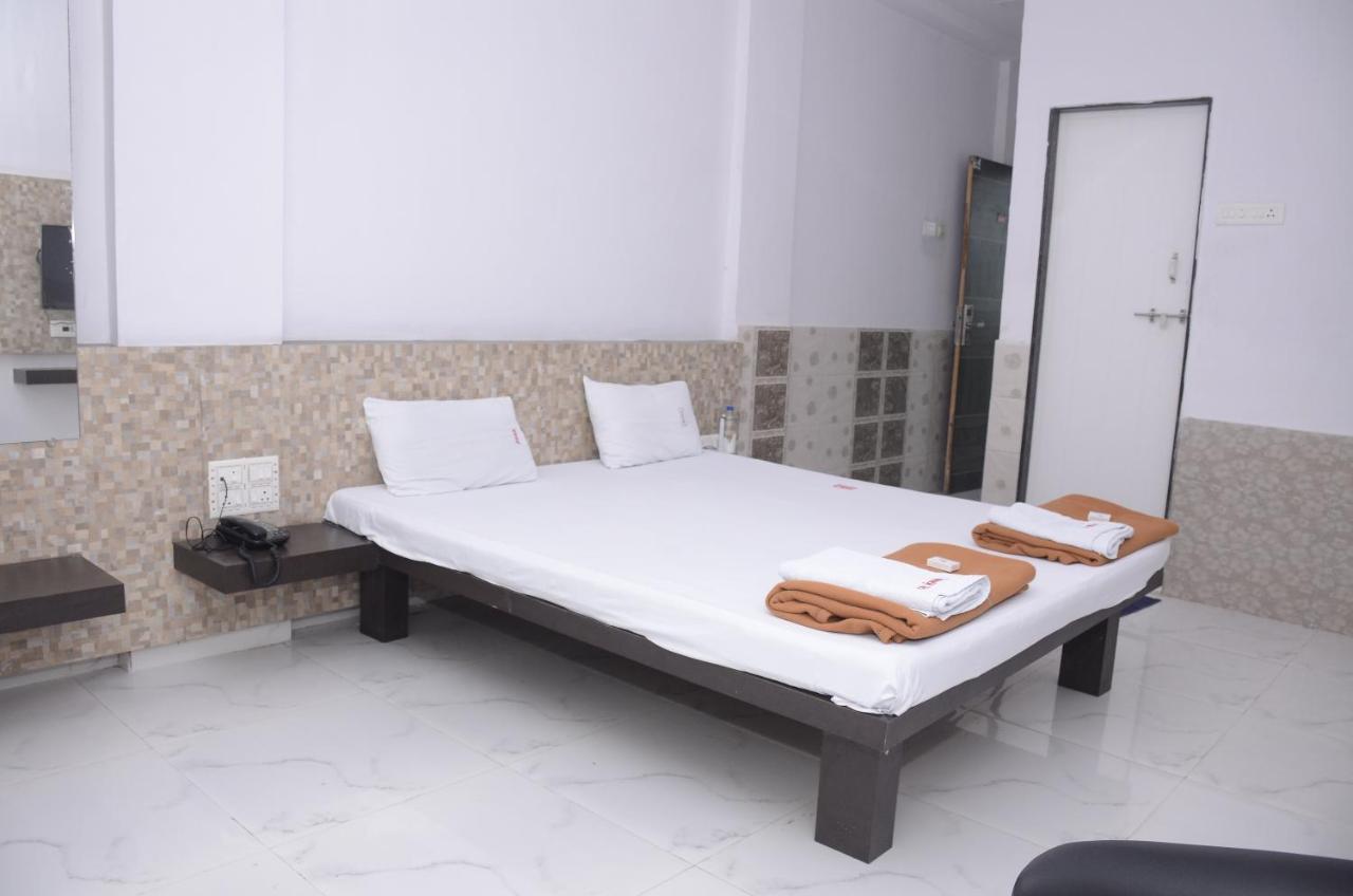Hotel Mangalam Kurandvad 外观 照片