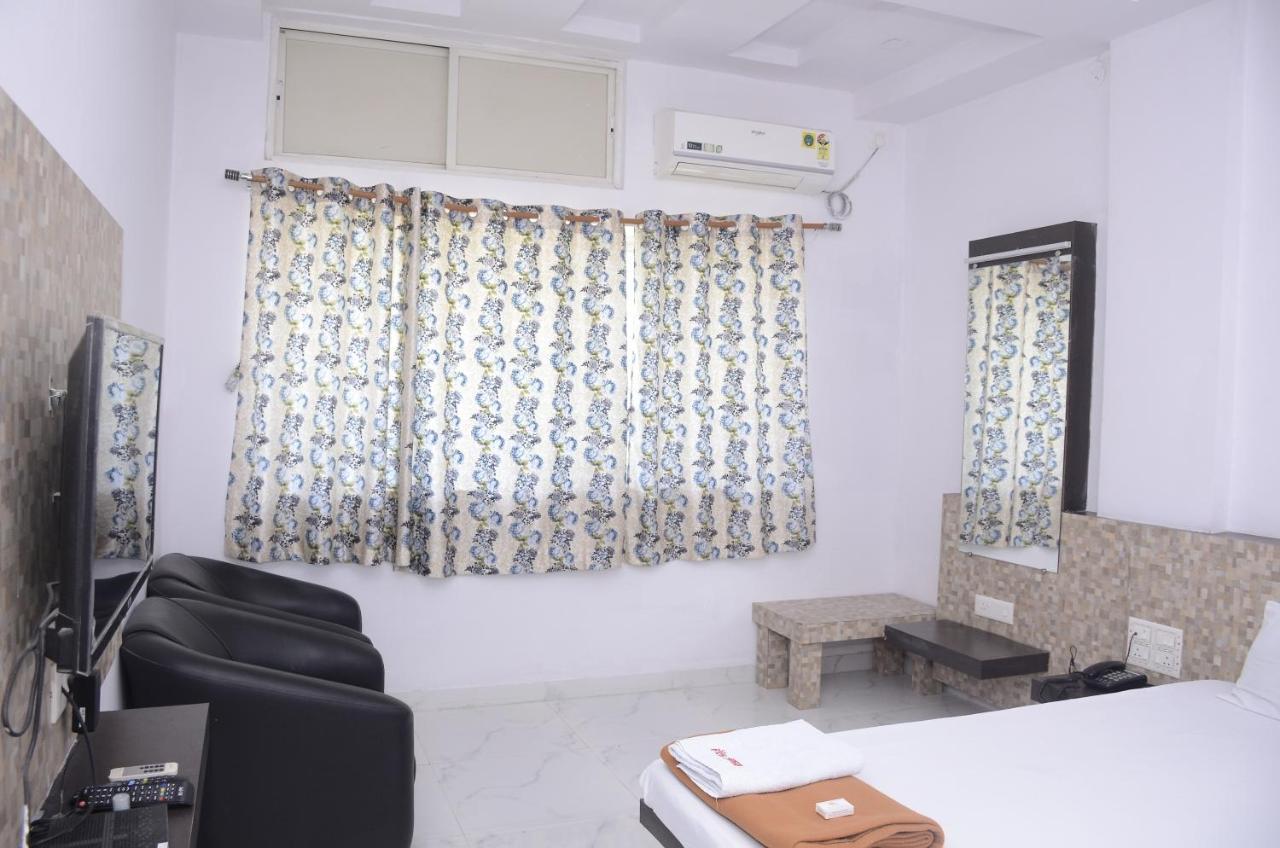 Hotel Mangalam Kurandvad 外观 照片