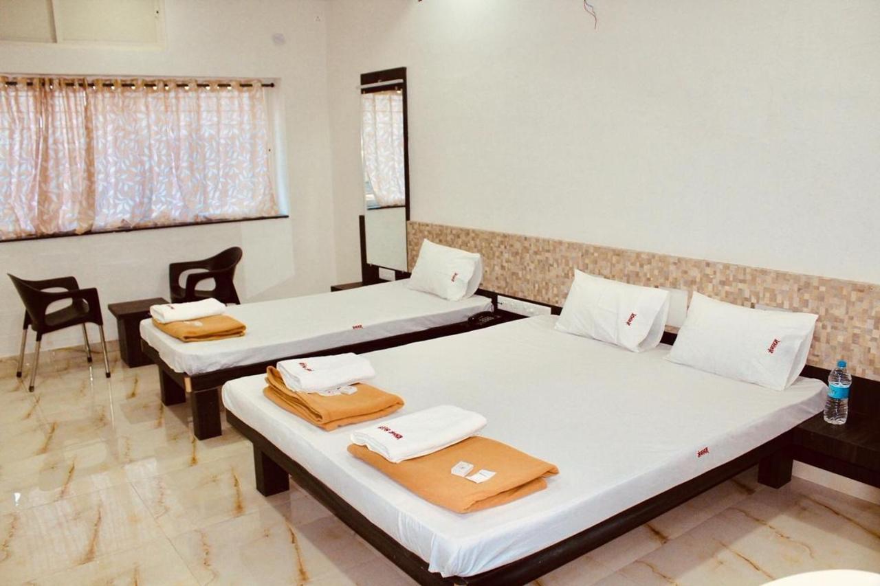 Hotel Mangalam Kurandvad 外观 照片