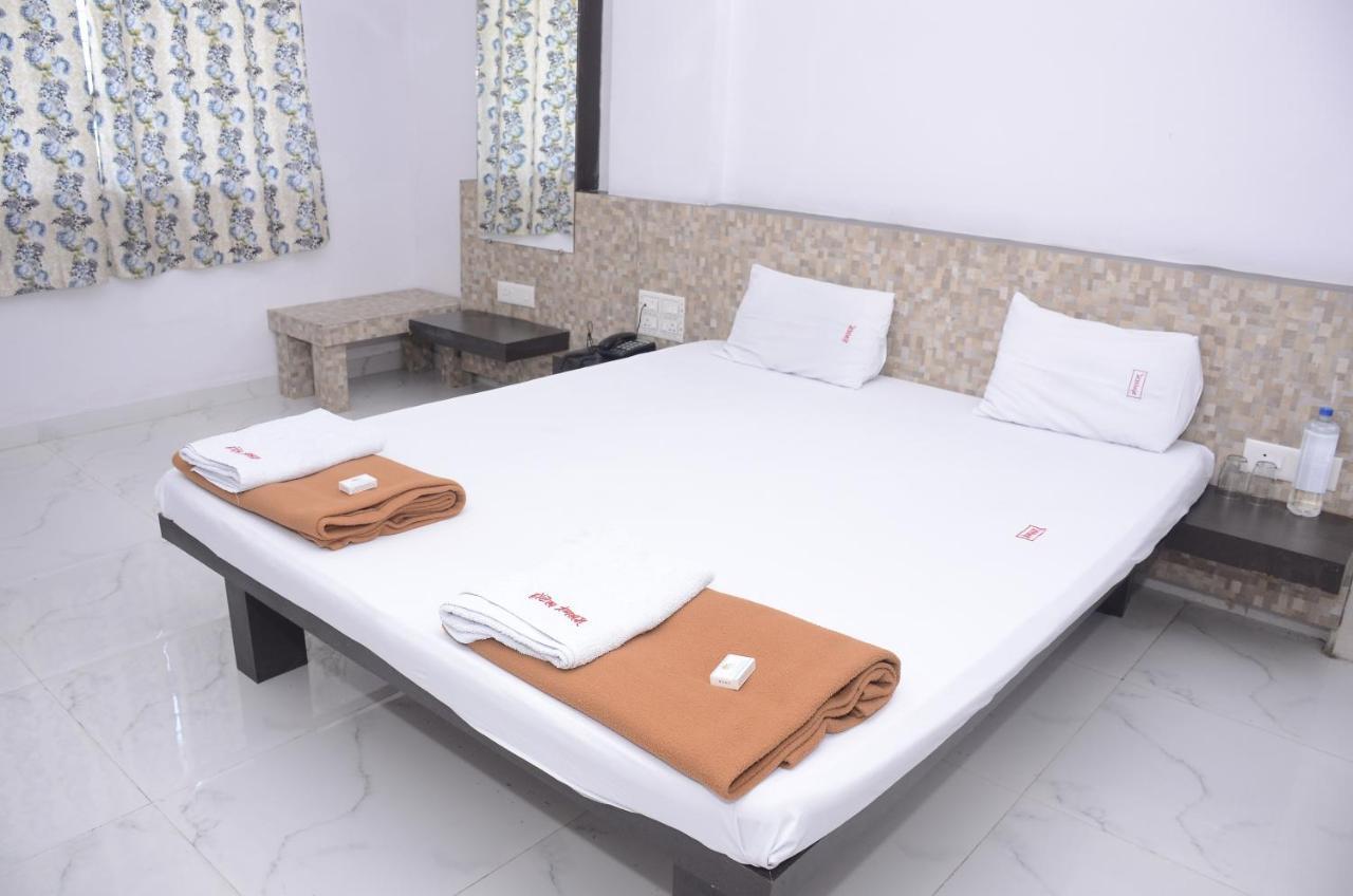 Hotel Mangalam Kurandvad 外观 照片