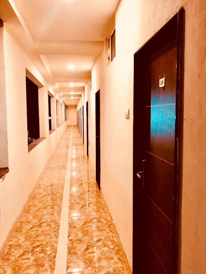 Hotel Mangalam Kurandvad 外观 照片