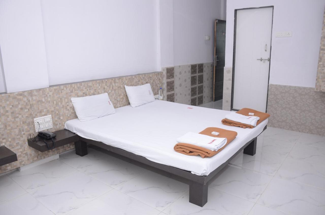 Hotel Mangalam Kurandvad 外观 照片