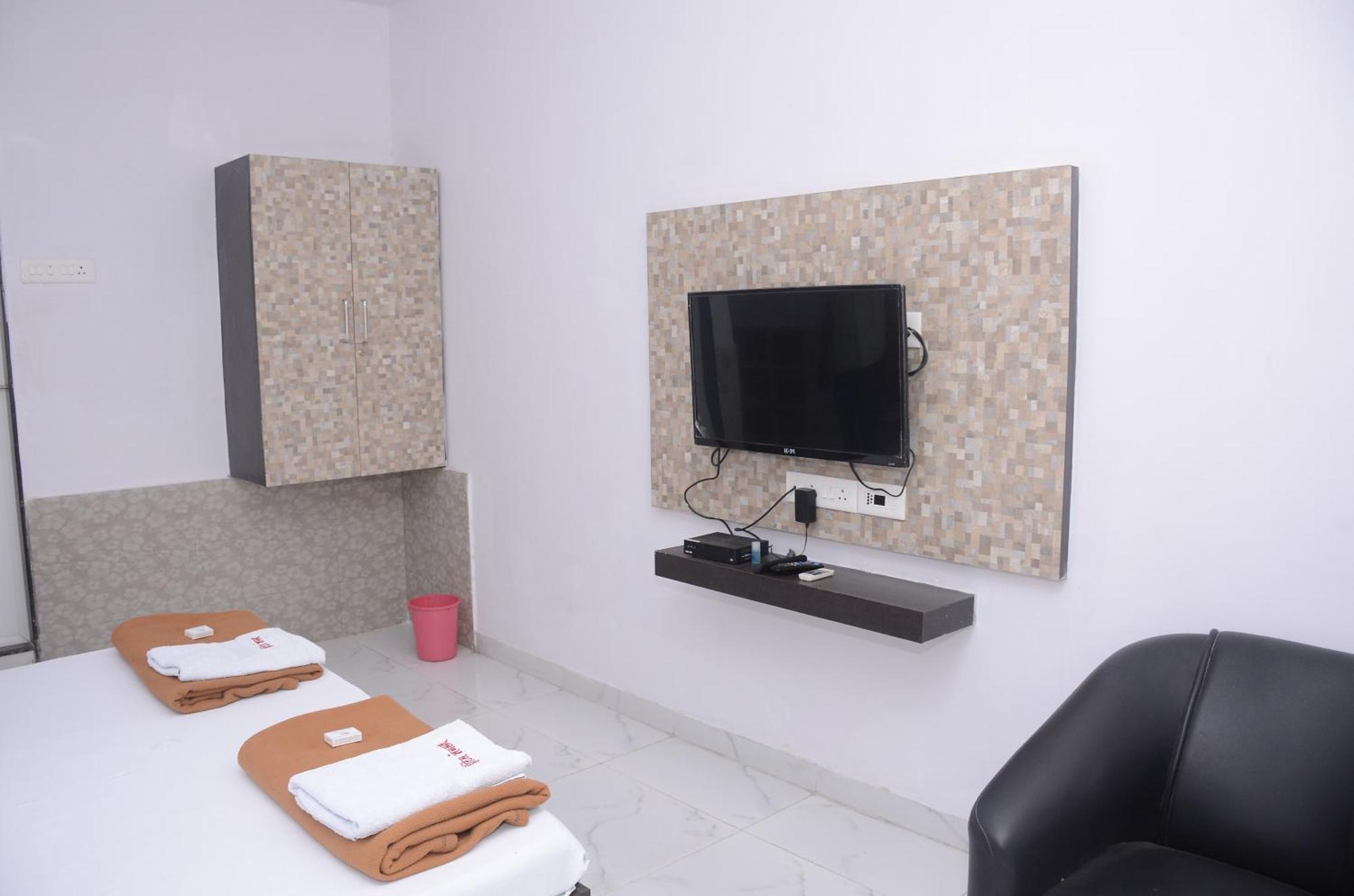 Hotel Mangalam Kurandvad 外观 照片