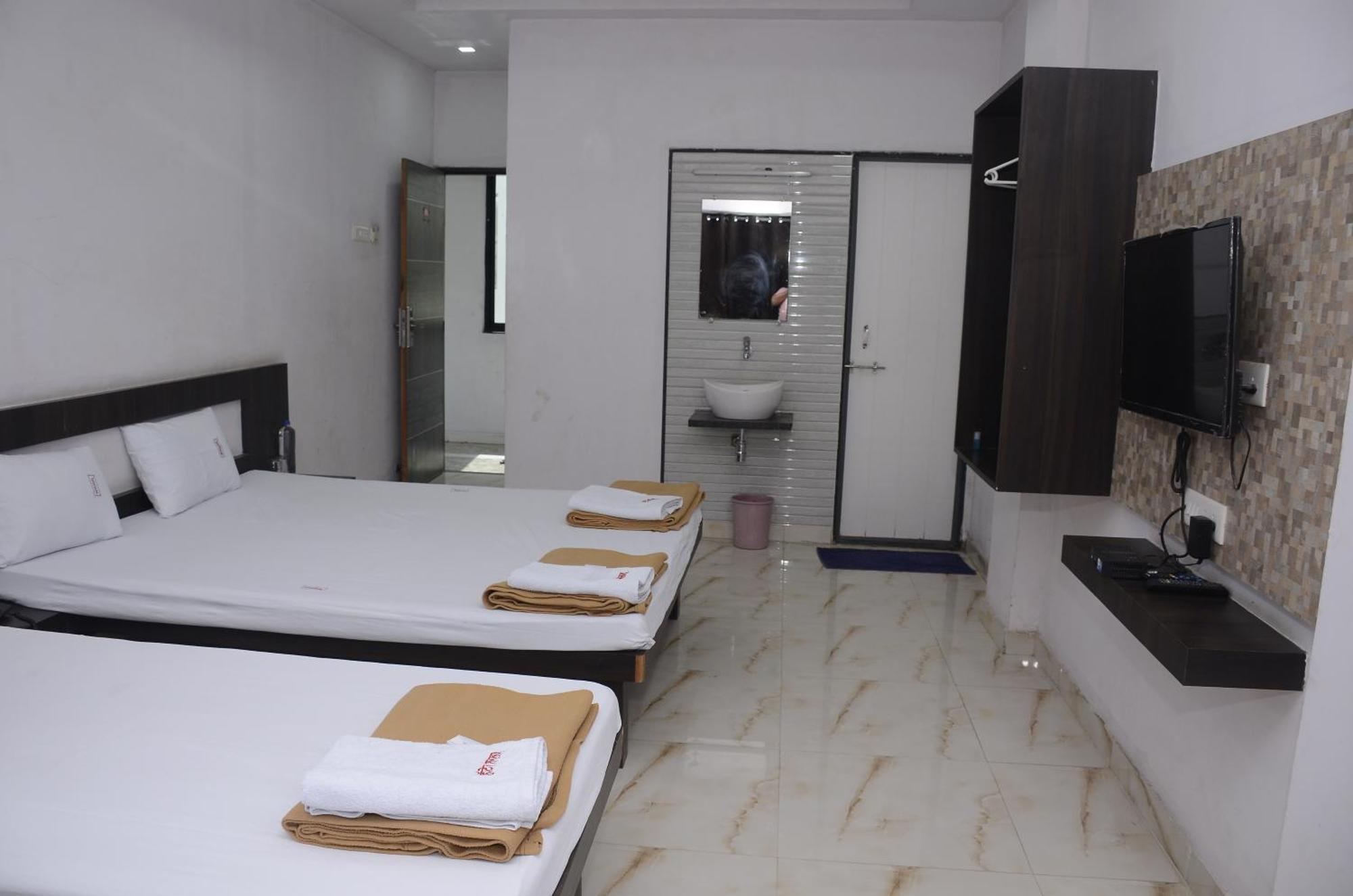 Hotel Mangalam Kurandvad 外观 照片